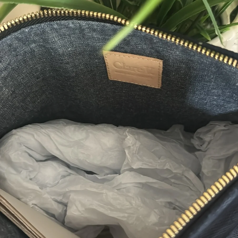 Clare V . sac Bretella Pertorated Suede Crossbody bag - Picture 8 of 16